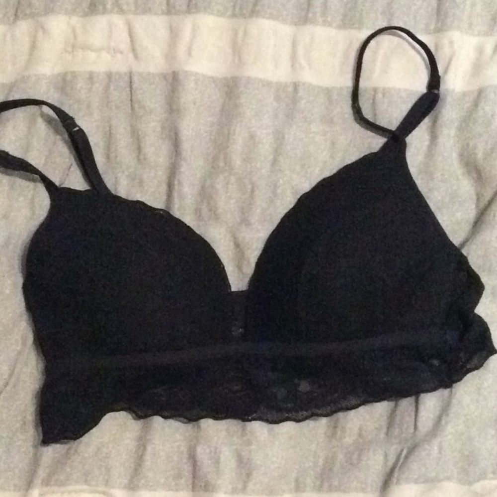 Pink Victoria’s Secret lace lightly lined bra